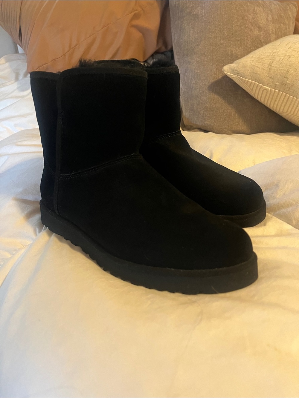 Classic Women's UGG Black Suede Winter Boots - size 7.5